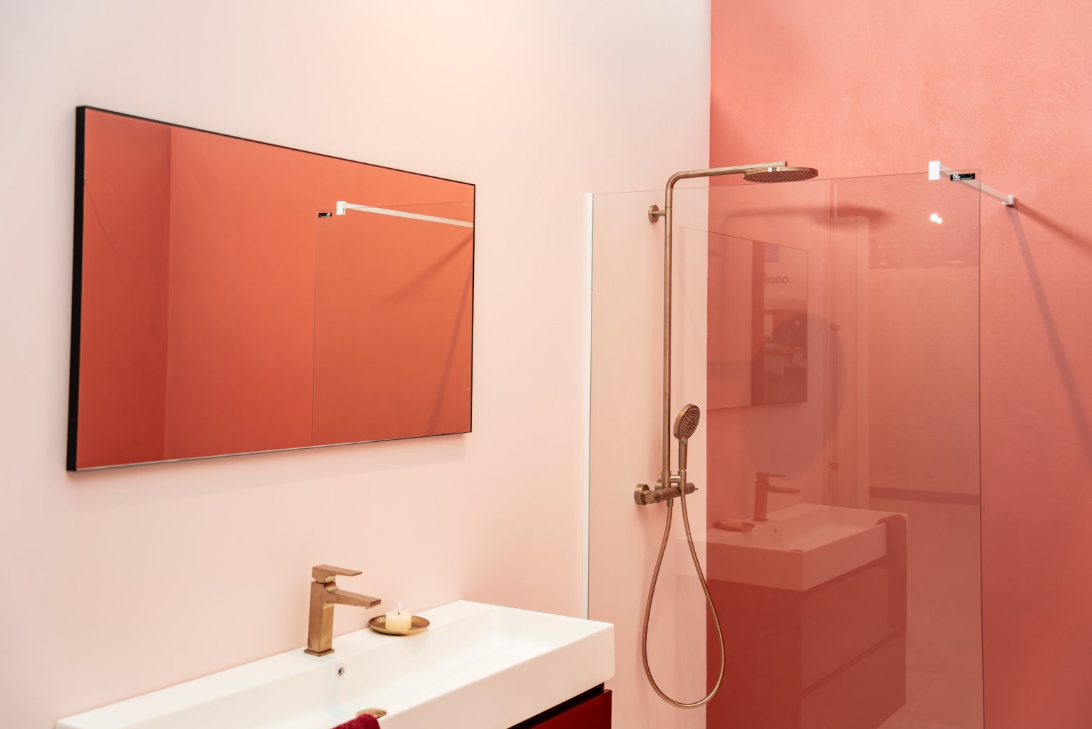 Oorspronkelijke toonzaalfoto van Red Sienna