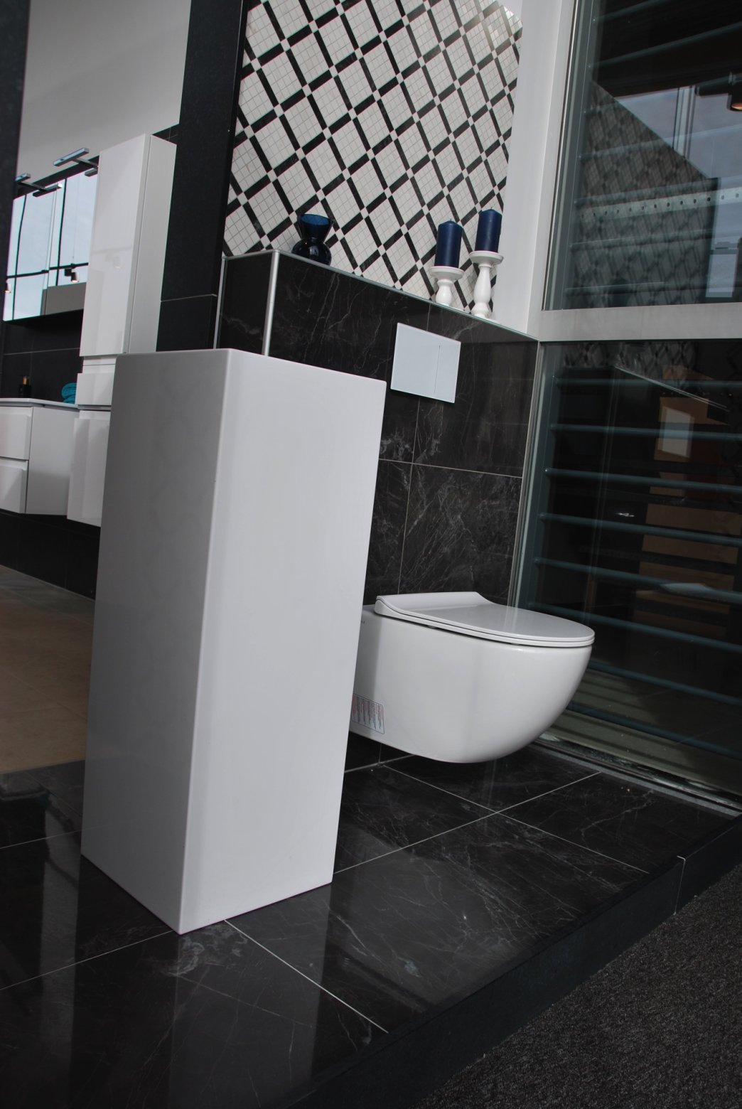 Strak toilet